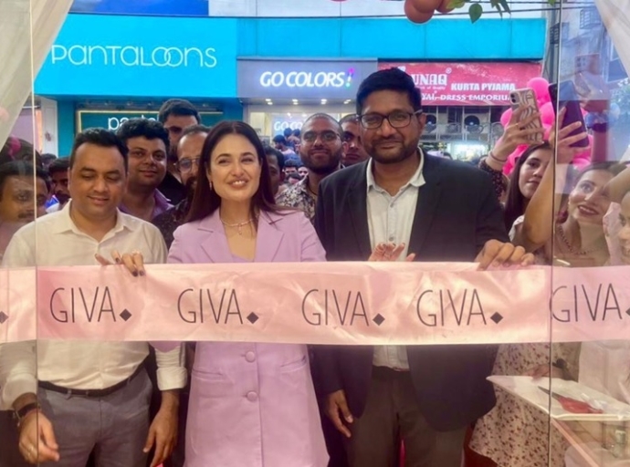 GIVA Unveils Delhi Store with Actress Yuvika Chaudhary 